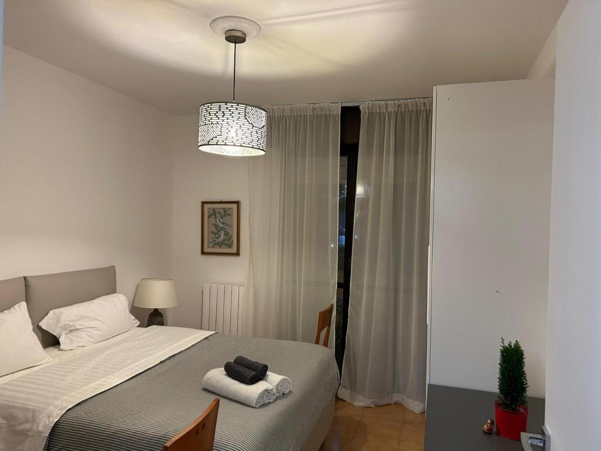 Casa Vacanze 1702, Con La Camera Matrimoniale Con Il Bagno Privato E Un Soggiorno Comune Milano Esterno foto